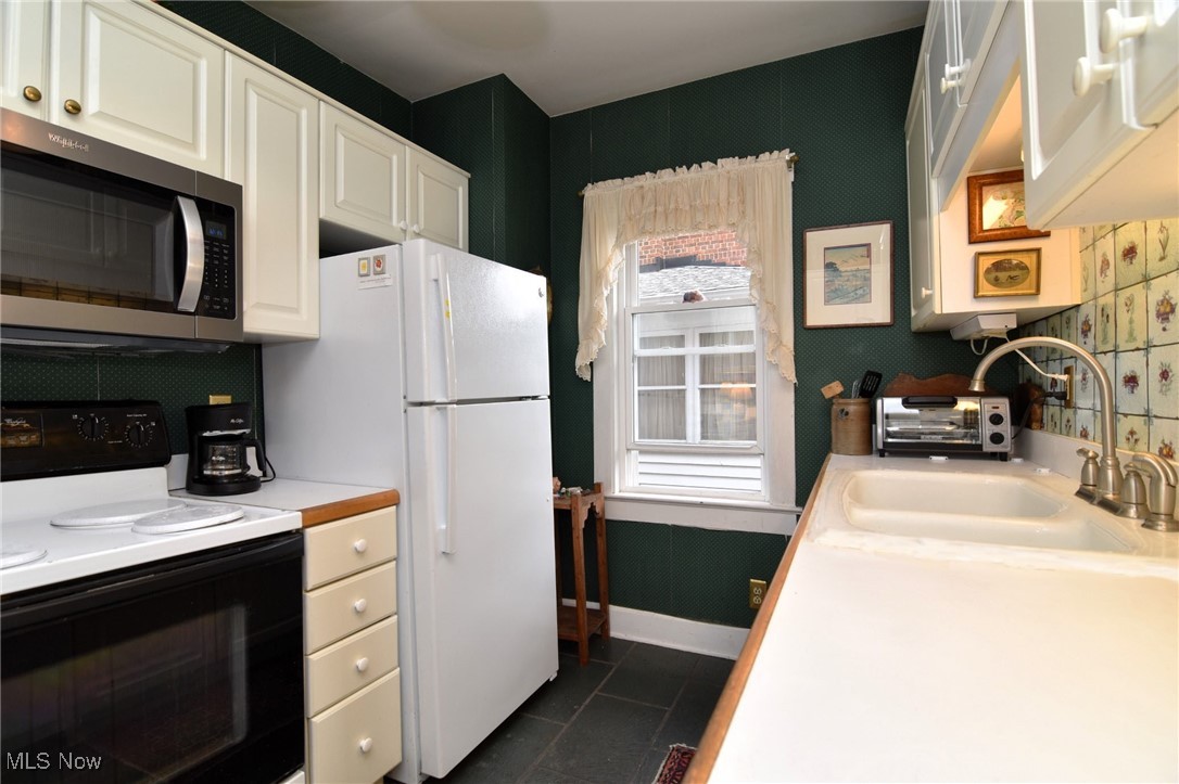 3161 Coleridge Road Cleveland, OH 44118 - Photo 10 of 21