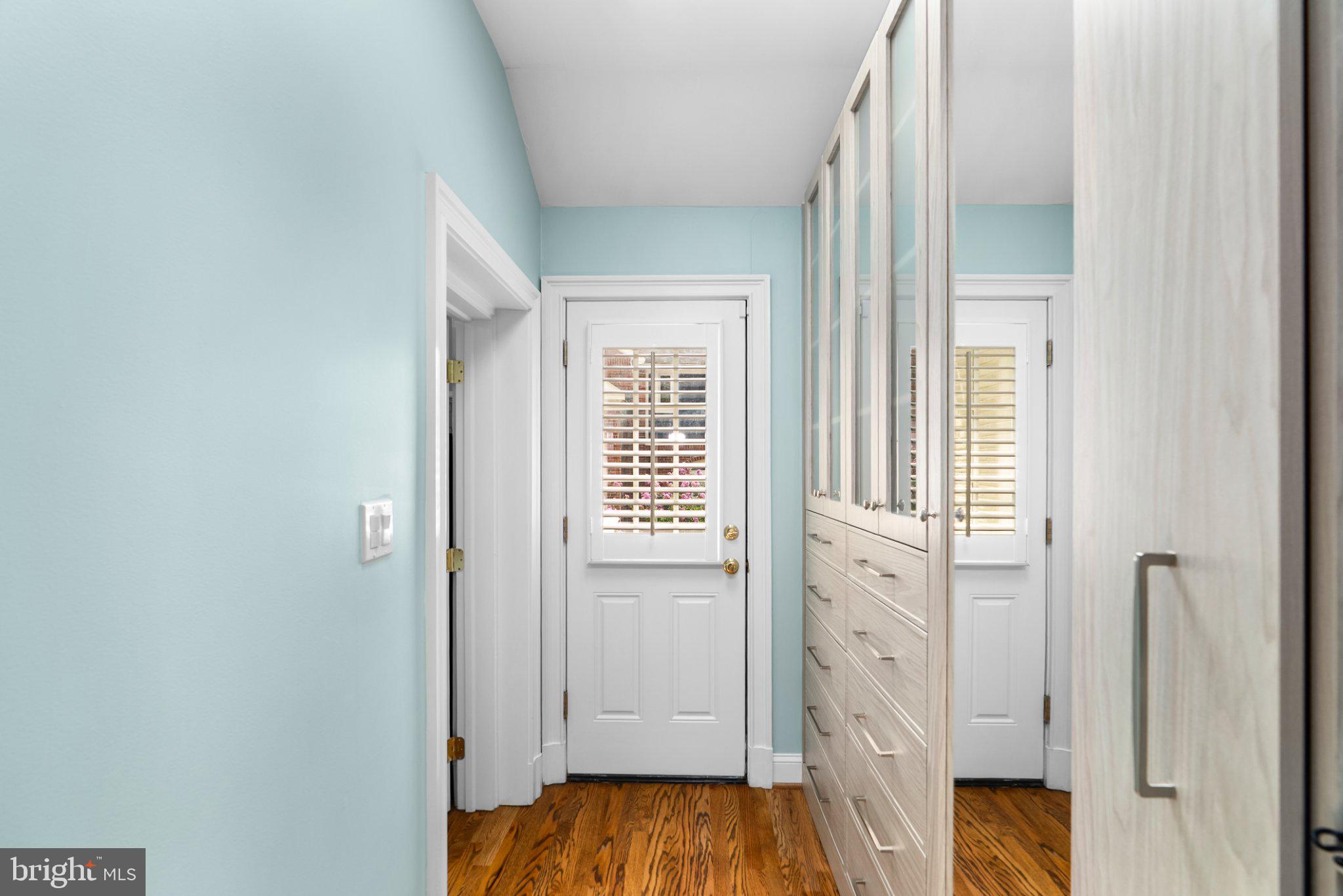 1000 West Braddock Road Alexandria, VA 22302 - Photo 31 of 55 Bright and airy entryway charm.