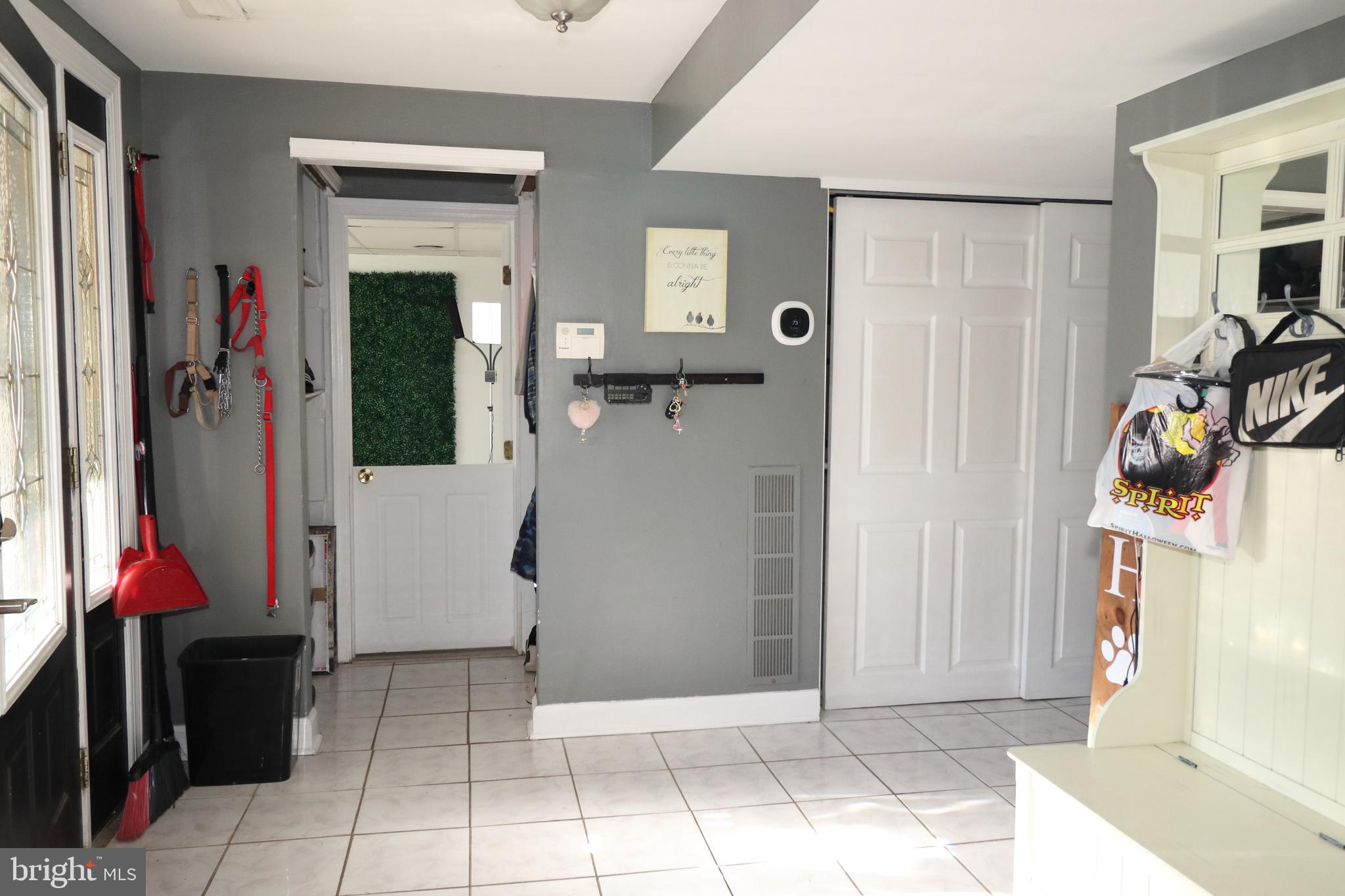 341 Bloomfield Road Warminster, PA 18974 - Photo 3 of 20 Foyer