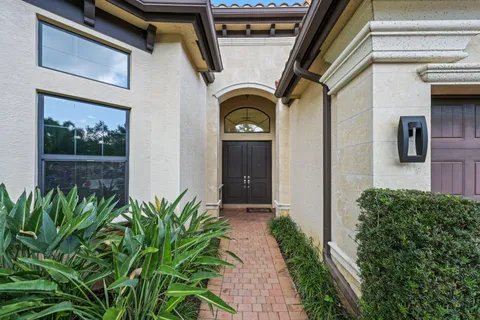 a house view with a outdoor space