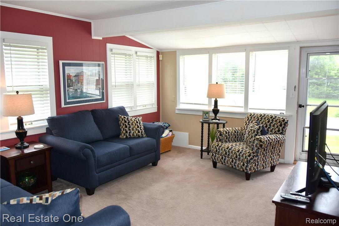 2064 Grace Avenue Rochester, MI 48309 - Photo 9 of 20 8.JPG