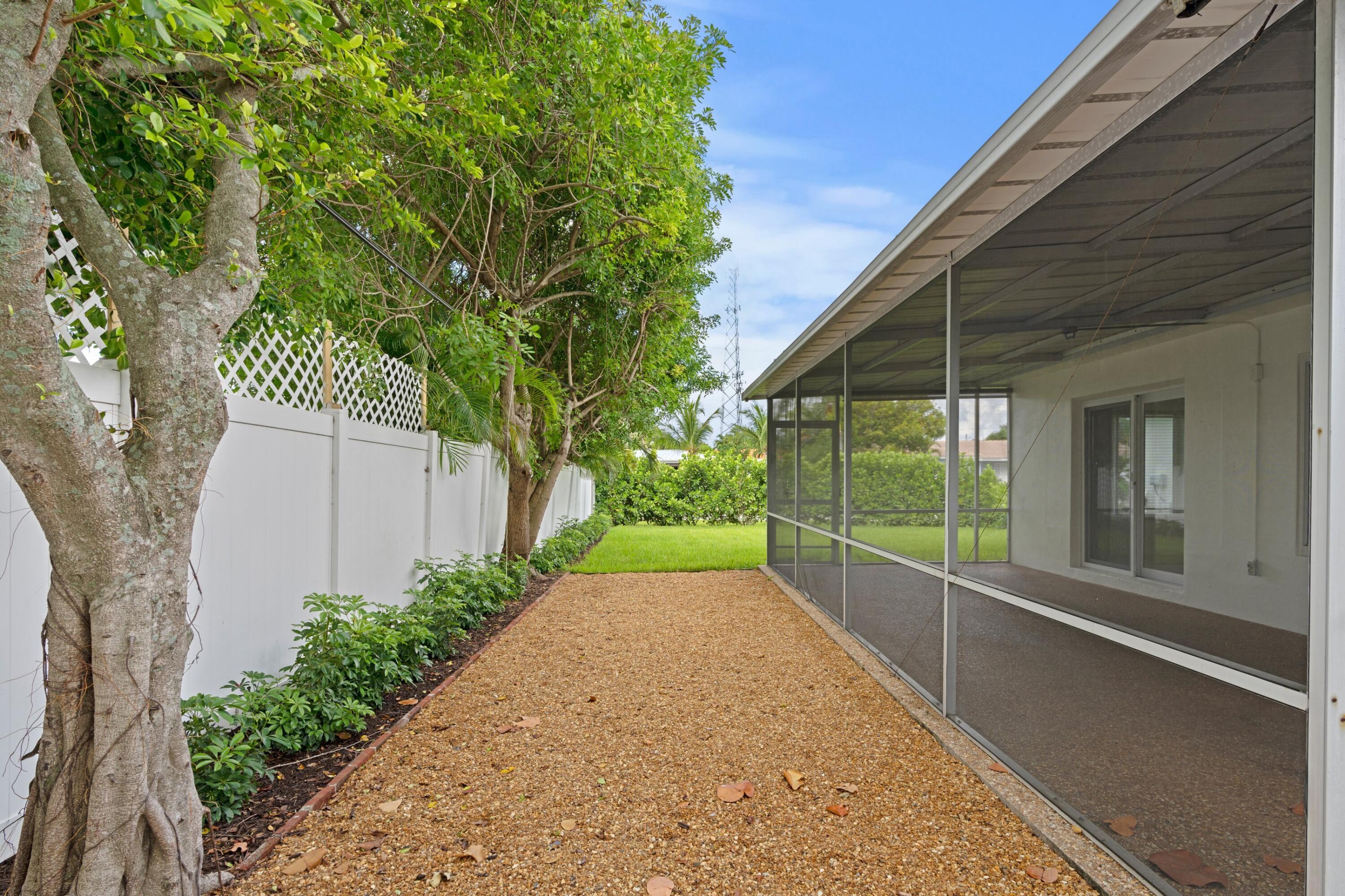 300 Northeast 24th Street Boca Raton, FL 33431 - Photo 16 of 28 Backyard