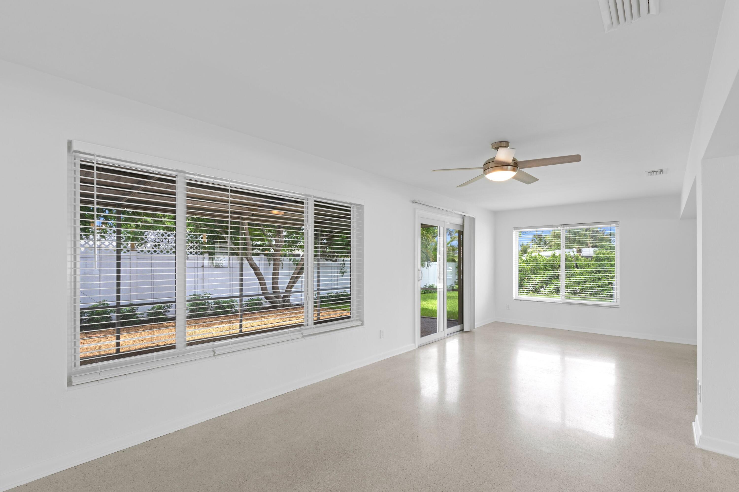 300 Northeast 24th Street Boca Raton, FL 33431 - Photo 4 of 28 Living Room