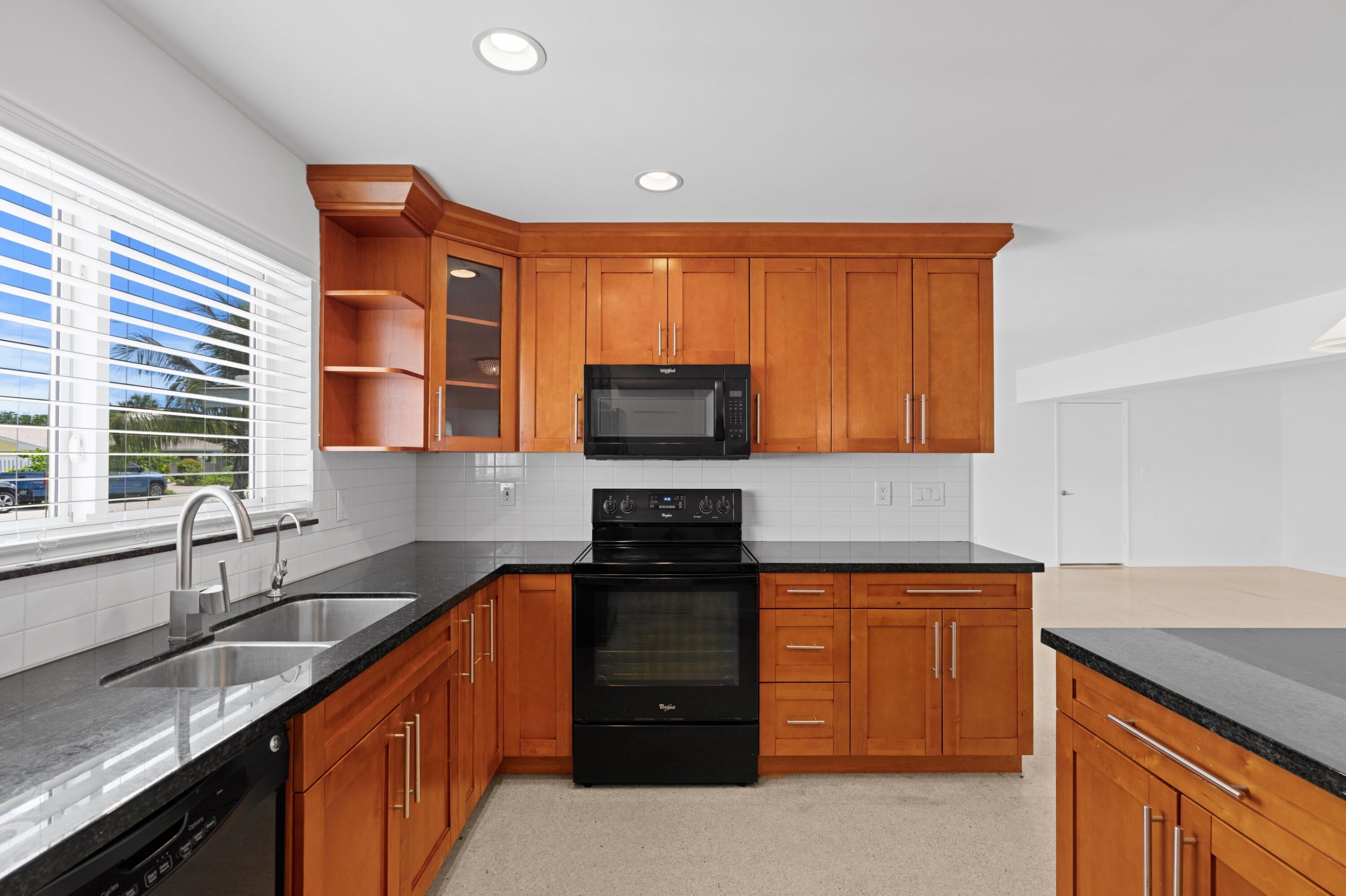 300 Northeast 24th Street Boca Raton, FL 33431 - Photo 7 of 28 Kitchen