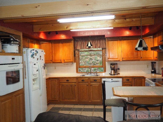 675 Ray Davis Road Lansing, NC 28643 - Photo 15 of 20