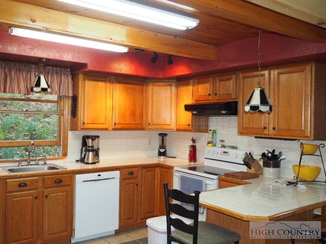 675 Ray Davis Road Lansing, NC 28643 - Photo 16 of 20