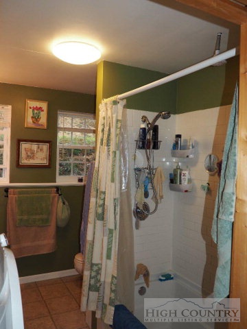 675 Ray Davis Road Lansing, NC 28643 - Photo 4 of 20