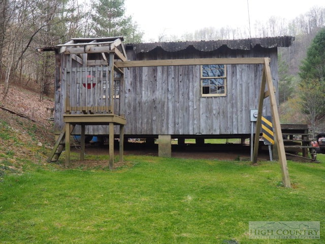 675 Ray Davis Road Lansing, NC 28643 - Photo 6 of 20