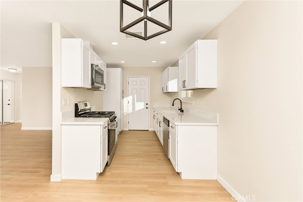 13376 Robin Court Yucaipa, CA 92399 - Photo 14 of 40