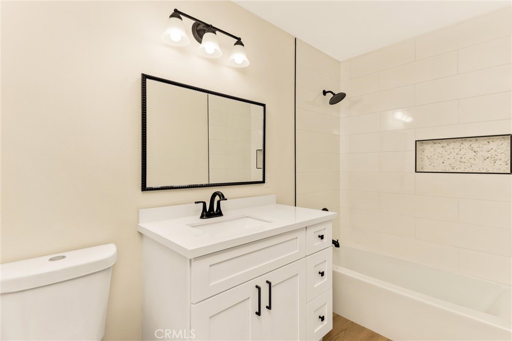 13376 Robin Court Yucaipa, CA 92399 - Photo 20 of 40 Shared Full Bath