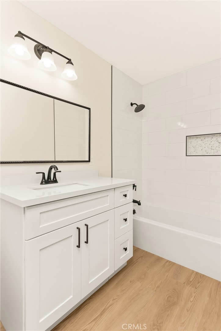 13376 Robin Court Yucaipa, CA 92399 - Photo 21 of 40 Shared Full Bath