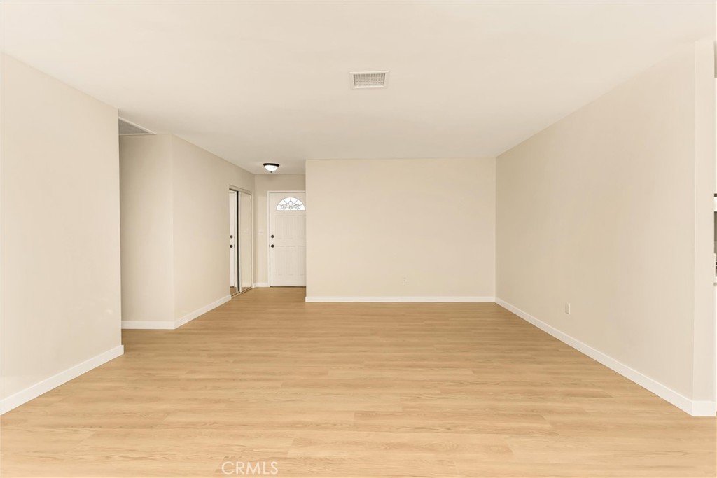 13376 Robin Court Yucaipa, CA 92399 - Photo 6 of 40 Front door leading into family room