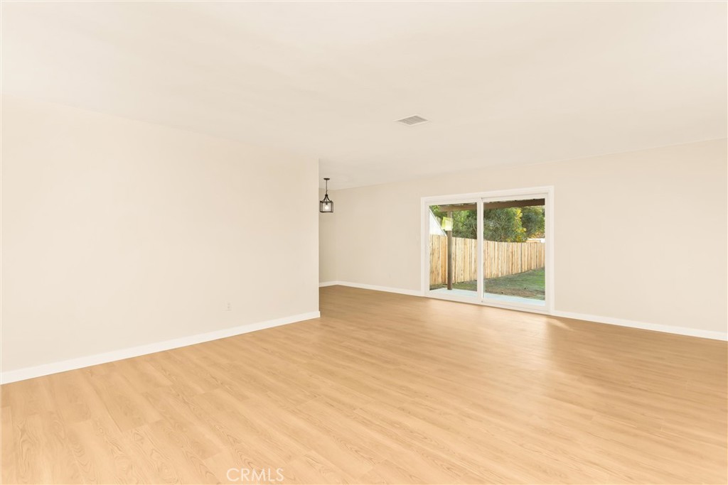 13376 Robin Court Yucaipa, CA 92399 - Photo 8 of 40 Family Room