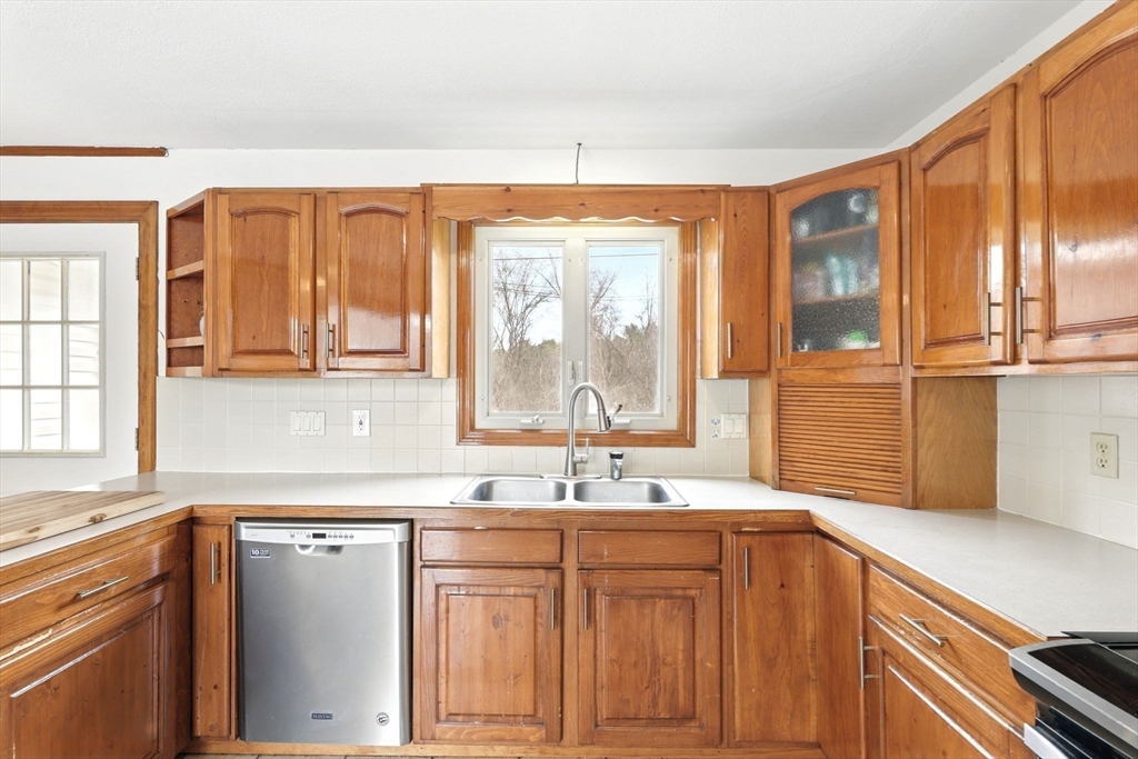 16 Pomeroy Meadow Road Easthampton, MA 01027 - Photo 12 of 41