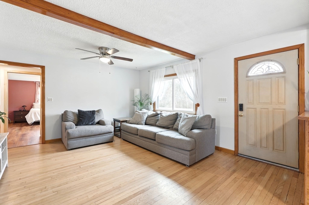 16 Pomeroy Meadow Road Easthampton, MA 01027 - Photo 5 of 41