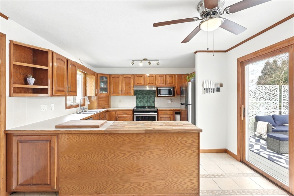 16 Pomeroy Meadow Road Easthampton, MA 01027 - Photo 10 of 41