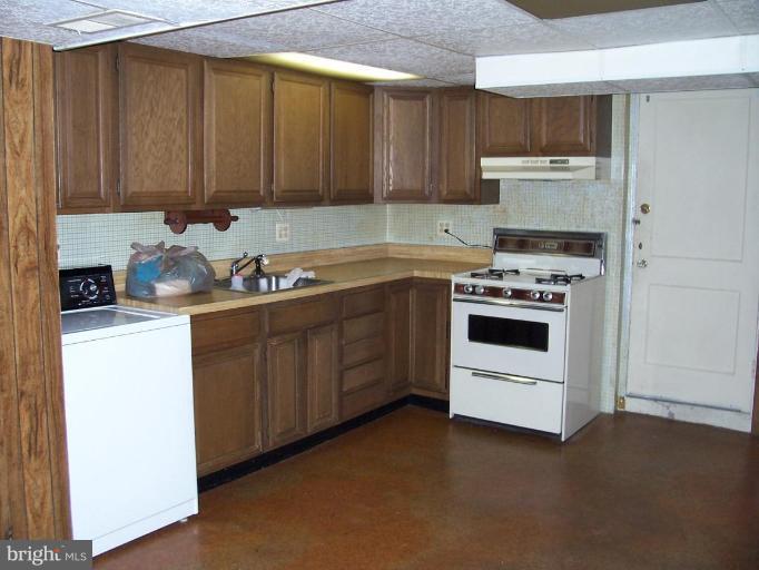 3416 Dunran Road Dundalk, MD 21222 - Photo 13 of 29 Apartment Kitchen