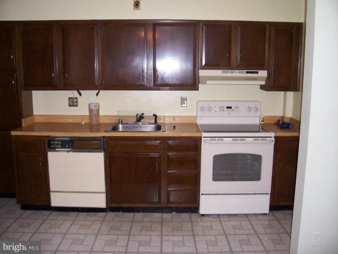 3416 Dunran Road Dundalk, MD 21222 - Photo 6 of 29 Kitchen
