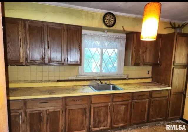 $29,900 | 800 North 39th Street, East St. Louis, IL 62205