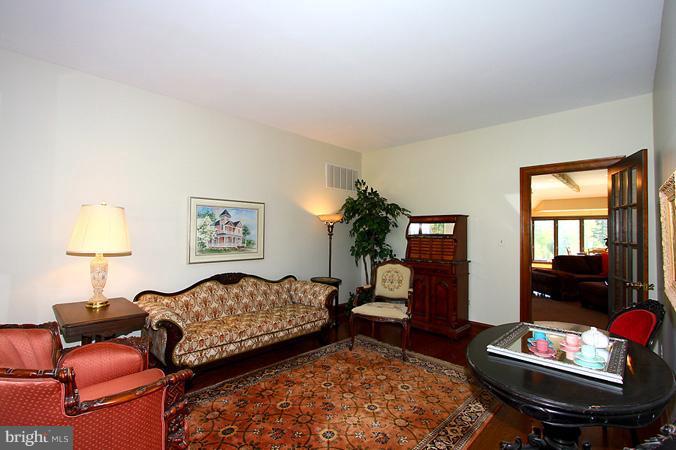 4040 Governor Almond Road Locust Grove, VA 22508 - Photo 8 of 25 Living Room