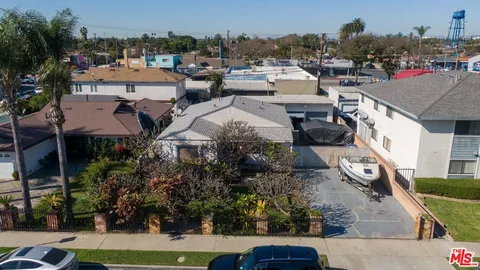 a picture of city view