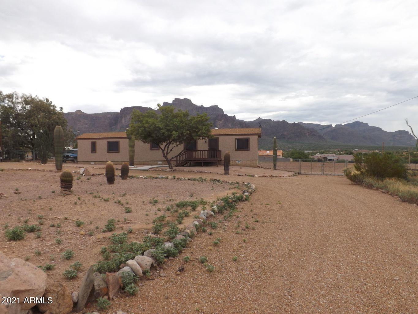 665 North Muleshoe Road Apache Junction, AZ 85119 - Photo 1 of 13 20170825230949440499000000-o