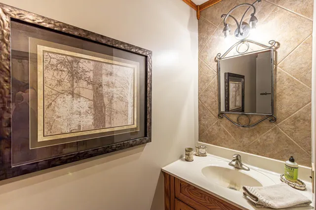 $1,200,000 | 1918 Pine Tree Trail, Ely, MN 55731