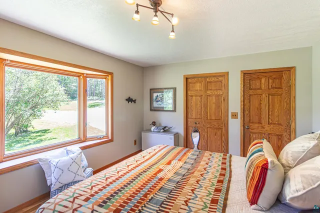 $1,200,000 | 1918 Pine Tree Trail, Ely, MN 55731