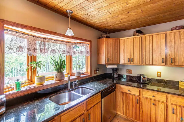 $1,200,000 | 1918 Pine Tree Trail, Ely, MN 55731