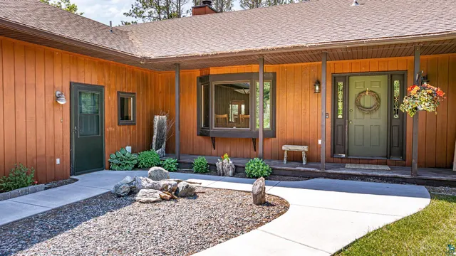 $1,200,000 | 1918 Pine Tree Trail, Ely, MN 55731