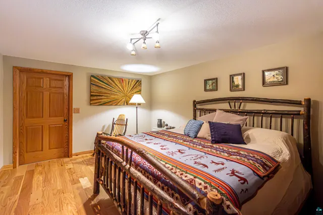 $1,200,000 | 1918 Pine Tree Trail, Ely, MN 55731