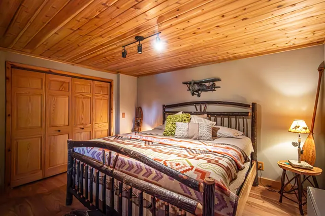 $1,200,000 | 1918 Pine Tree Trail, Ely, MN 55731