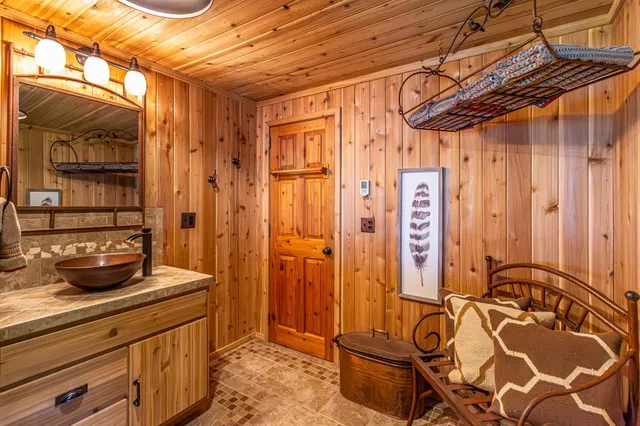 $1,200,000 | 1918 Pine Tree Trail, Ely, MN 55731