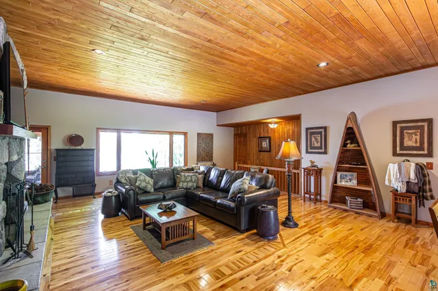 $1,200,000 | 1918 Pine Tree Trail, Ely, MN 55731