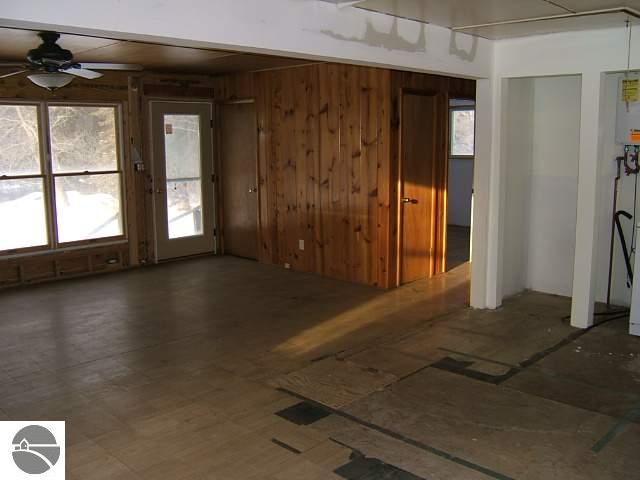 10655 Riverside Drive Honor, MI 49640 - Photo 8 of 13 1722305-7.JPG