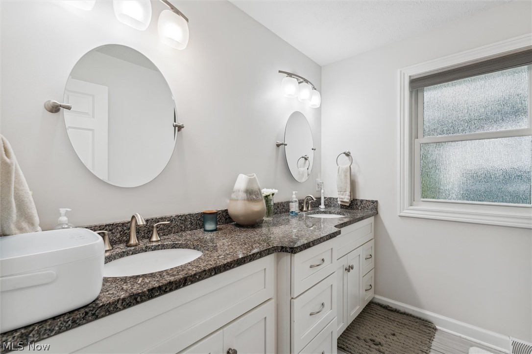38595 Pettibone Road Solon, OH 44139 - Photo 23 of 50 Gallery Image 23