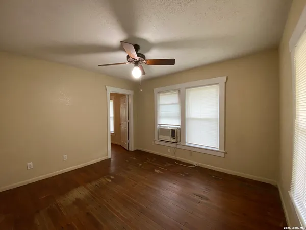 $800 | 414 West Johnson Street, Pleasanton, TX 78064