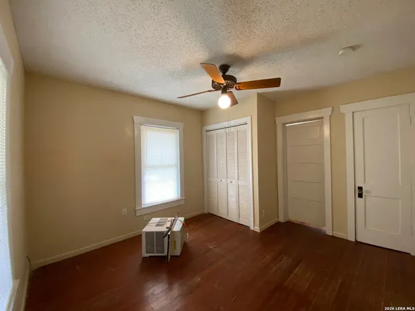 $800 | 414 West Johnson Street, Pleasanton, TX 78064
