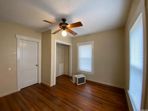 $800 | 414 West Johnson Street, Pleasanton, TX 78064