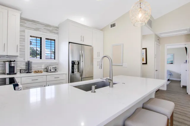 $10,000 | 704 Club Drive, Palm Beach Gardens, FL 33418