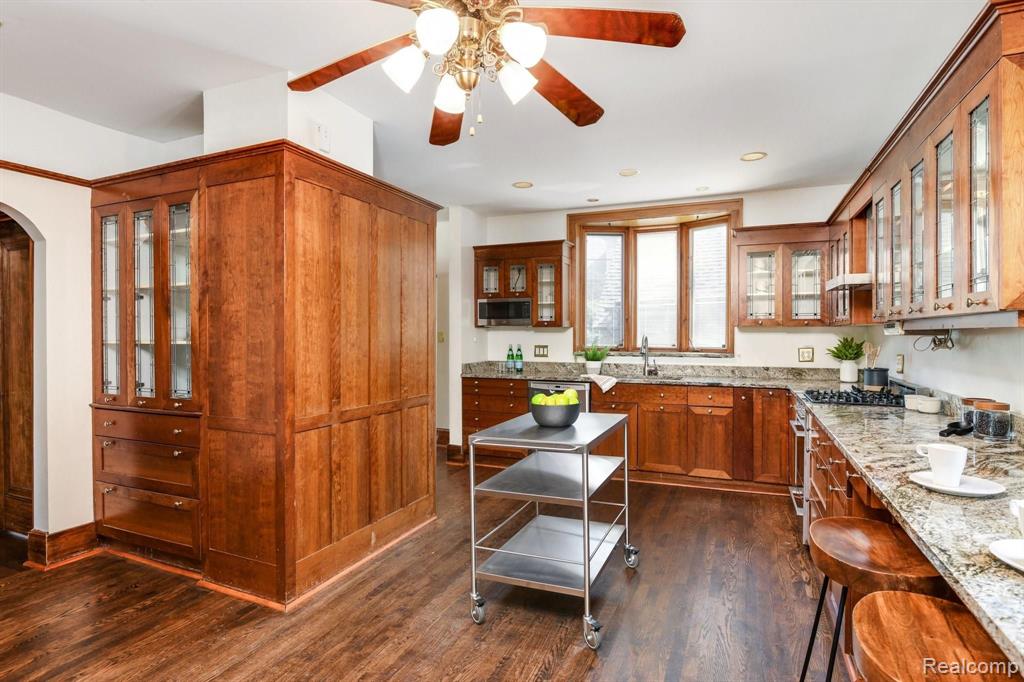 1122 Bishop Road Grosse Pointe Park, MI 48230 - Photo 12 of 44