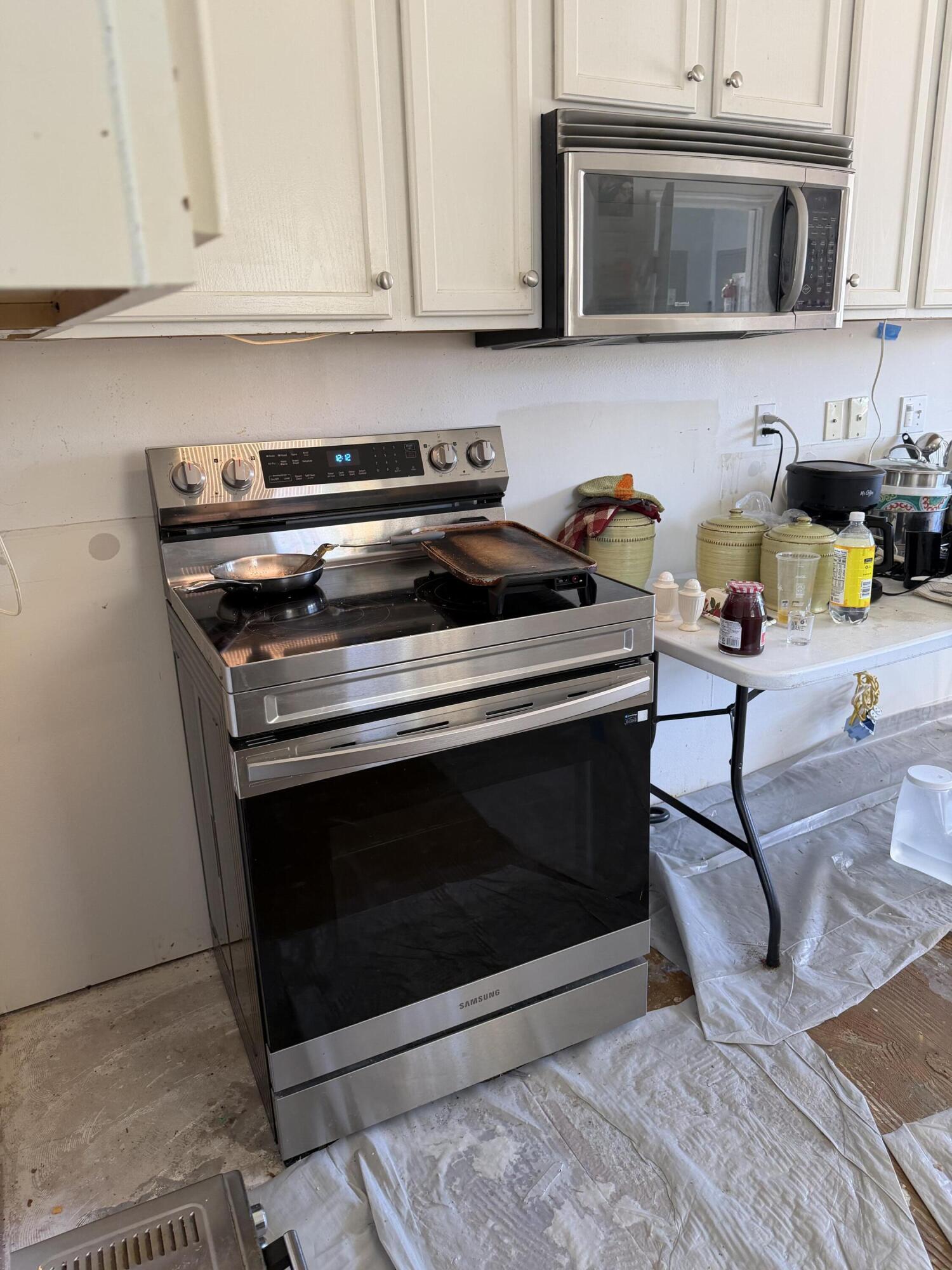 19818 Deep Springs Road Fountain, FL 32438 - Photo 7 of 21 a stove top oven sitting inside of a kitchen