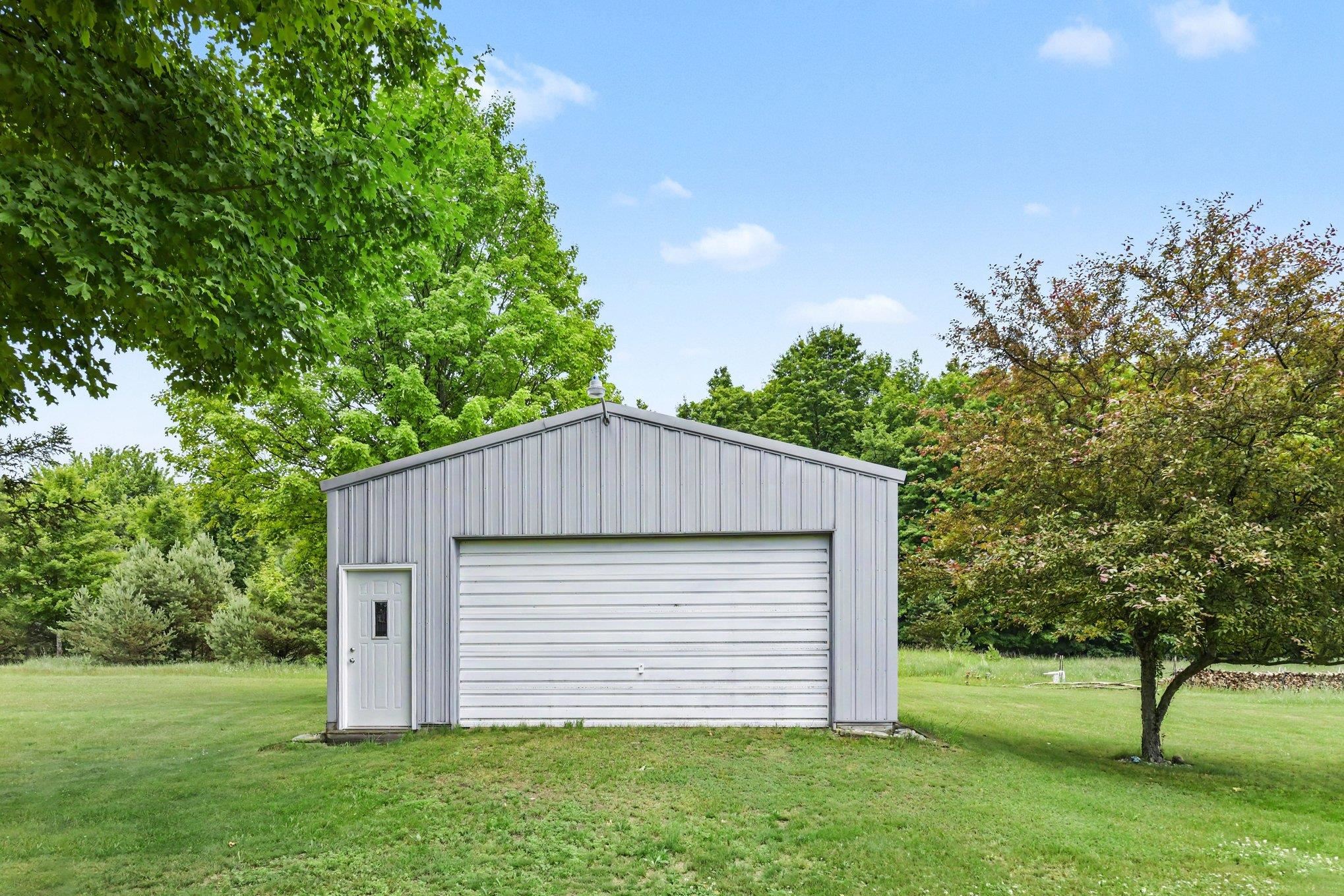 3091 Lake Ann Road Interlochen, MI 49643 - Photo 6 of 19 1947551-189bff36-8960-4a65-8a2d-666e90c4a216.JPG