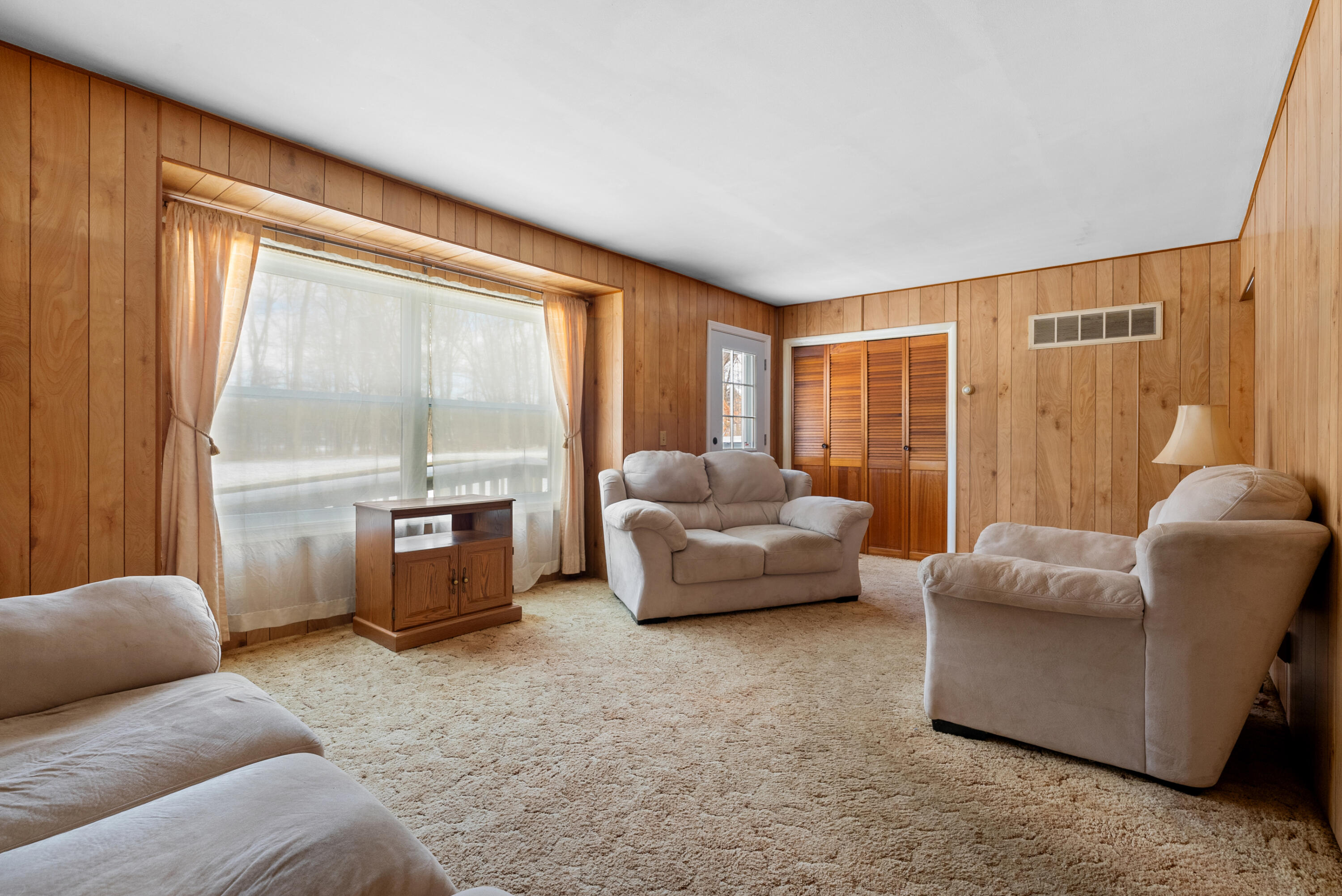 36259 Mill Lake Road Gobles, MI 49055 - Photo 18 of 30 Living Room
