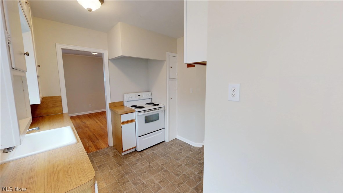 4365 Silsby Road Cleveland, OH 44118 - Photo 3 of 12 Kitchen
