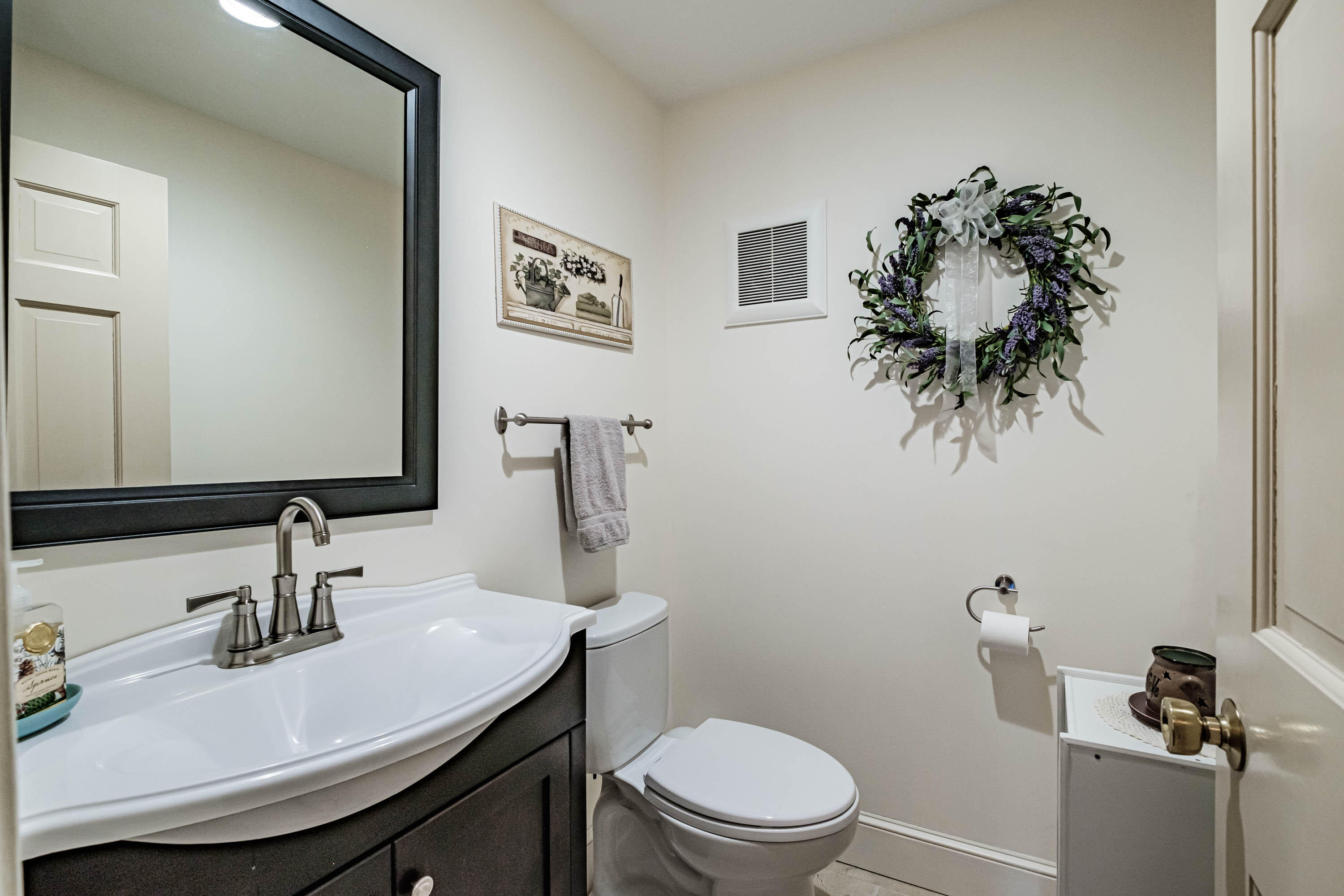 14 Sea Cove Road Cumberland Foreside, ME 04110 - Photo 36 of 92 1st floor Powder Room