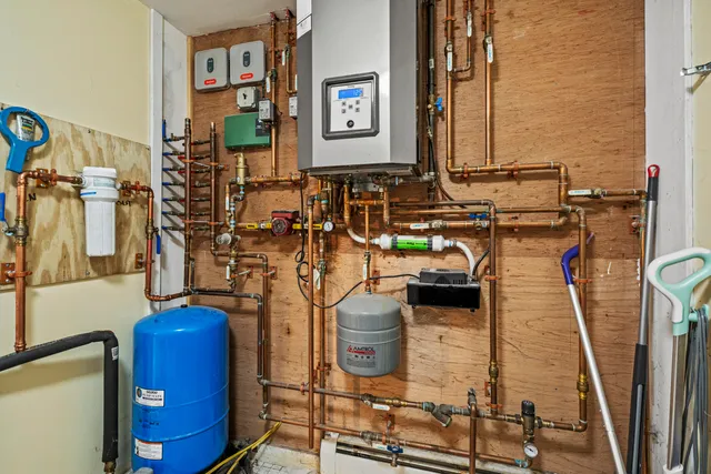 $385,000 | 443 Mann Hill Road, Holden, ME 04429