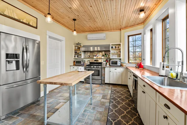 $385,000 | 443 Mann Hill Road, Holden, ME 04429