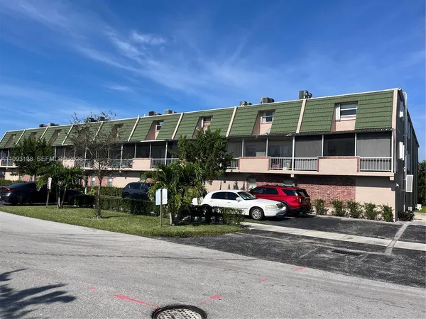 $1,650 | 1100 Southeast 4th Avenue, Unit 16, Deerfield Beach, FL 33441