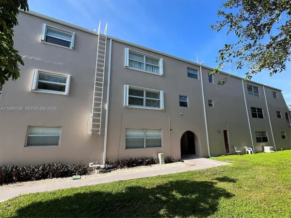 $1,650 | 1100 Southeast 4th Avenue, Unit 16, Deerfield Beach, FL 33441